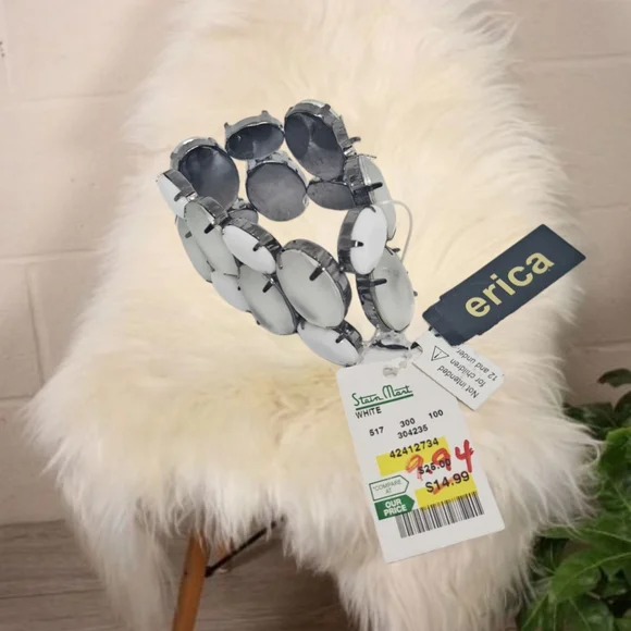 🌲10/$20.  Slip-on Bracelet with White and Clear Beads - Picture 4 of 5